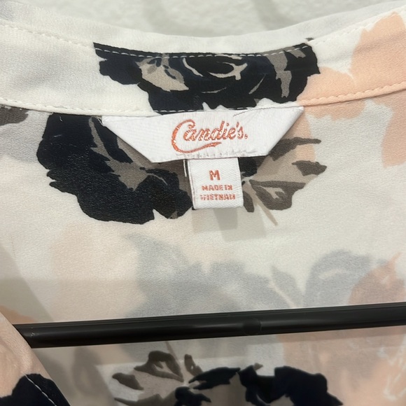 Candie’s Floral Blouse - Picture 2 of 7